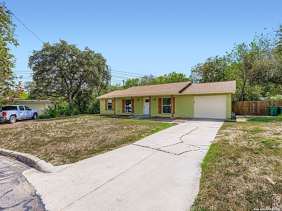 2nd image of 122 Sandy Oaks St
