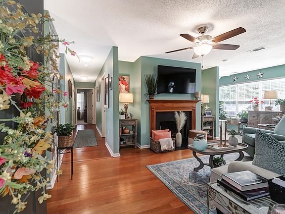 3rd image of 188 Midland Pkwy APT 416