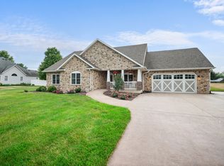 9586 E Marquand Dr, Rochelle, IL 61068