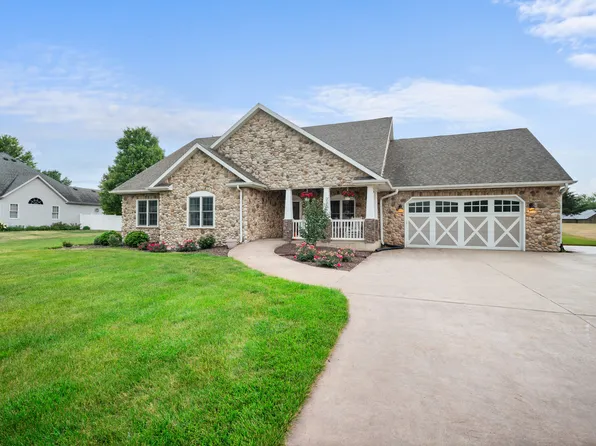 9586 E Marquand Dr, Rochelle, IL 61068