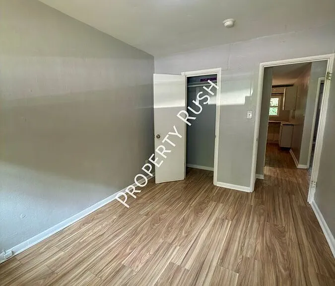 708 W 47th St #B — Photo 14