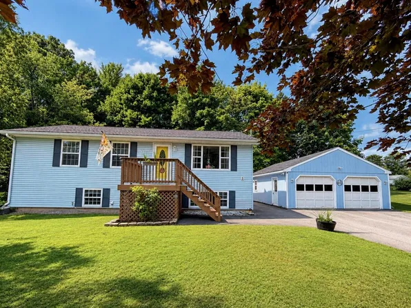 14 Forest Avenue, East Millinocket, ME 04430