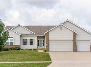 1950 Winding Creek Dr, Marion, IA 52302