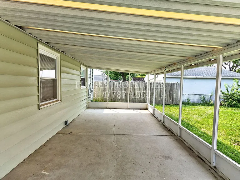 1136 Pauline Ave — Photo 7