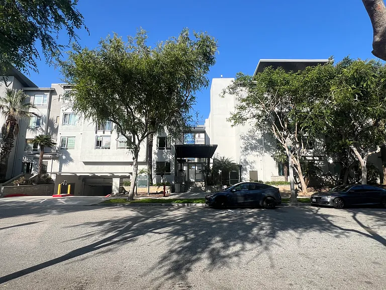 6400 Crescent Park E — Photo 2