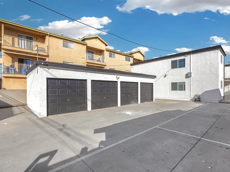 1075 Molino Ave #3 — Photo 48