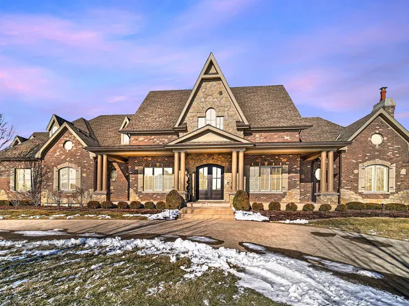 39W220 Long Meadow Ln, St Charles, IL 60175