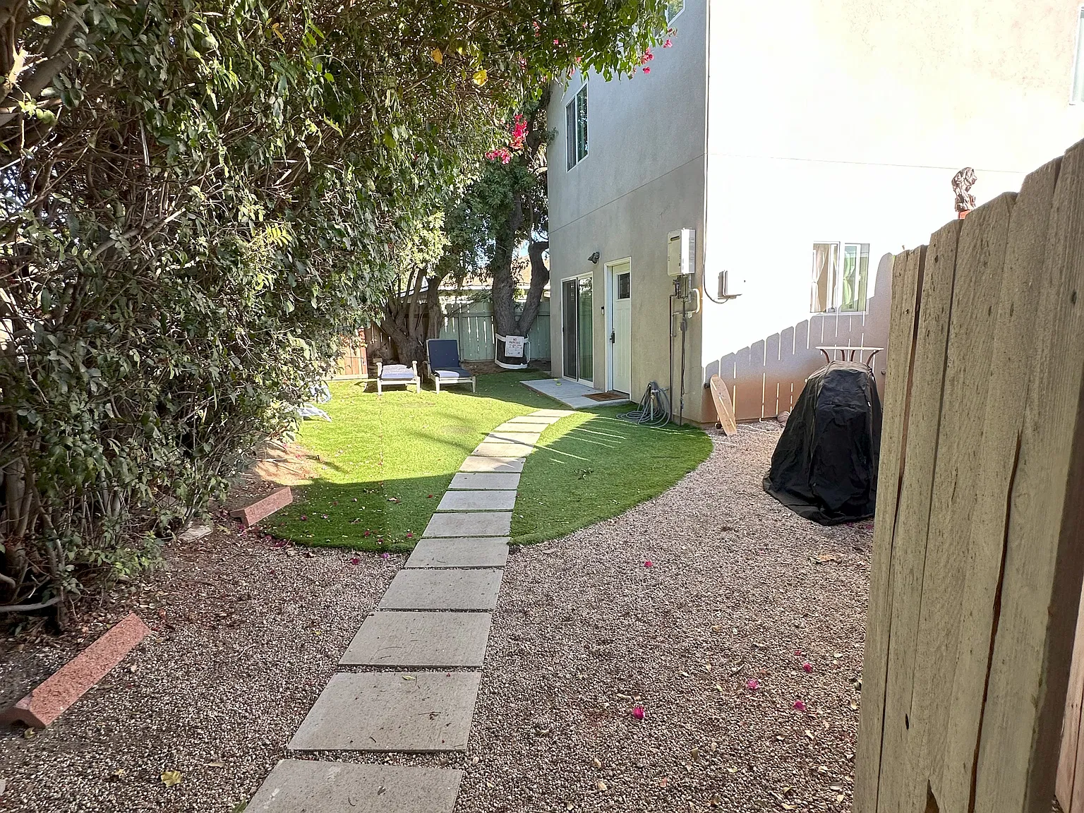 4 bed, 1200 sqft, $5,500 — Photo 1