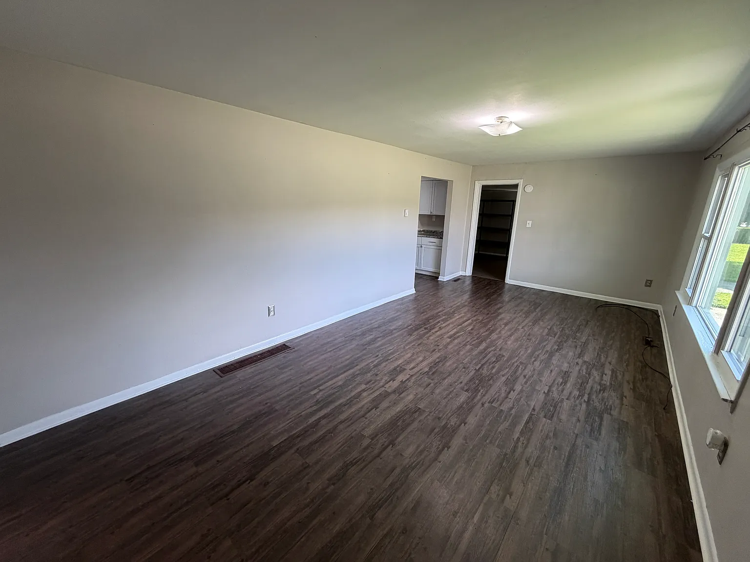 3 bed, 1180 sqft, $1,000 — Photo 2