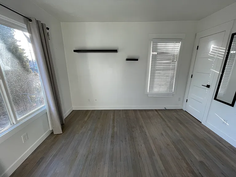 909 E Crandall Ave S — Photo 5