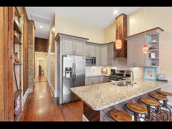 2nd image of 1554 N Derbigny St