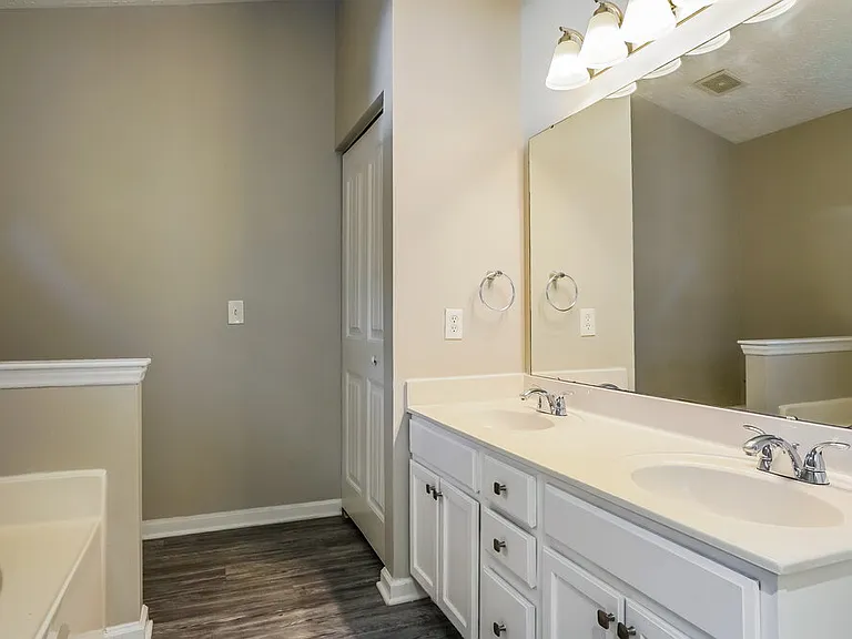 514 Laurens Way — Photo 13