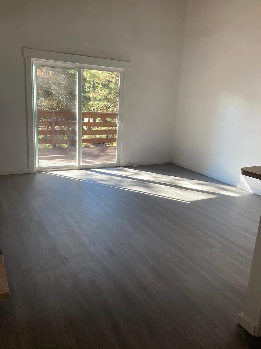 1049 Tomahawk Trl photo 1