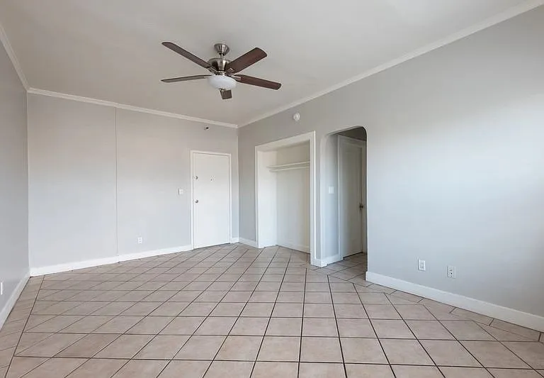 257 S Kenmore Ave #103 — Photo 12