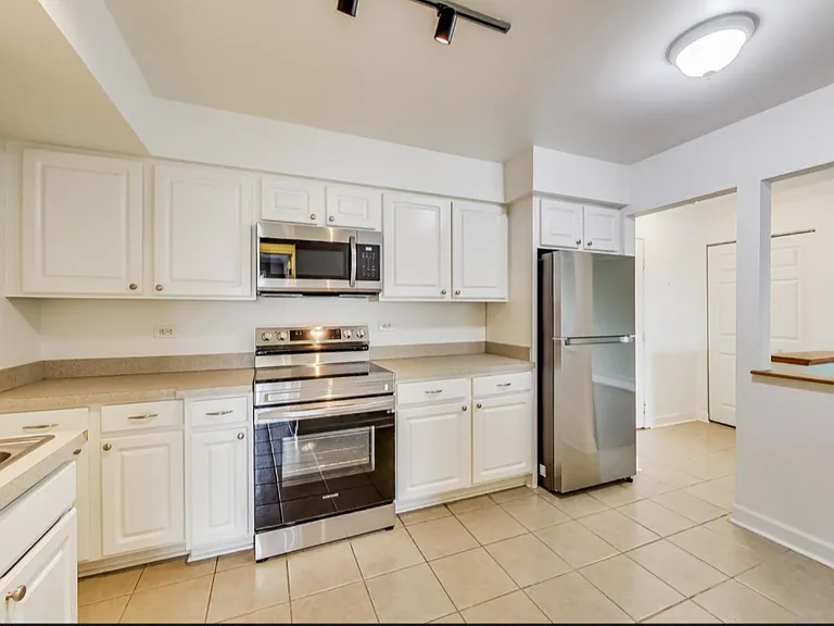 2230 S Goebbert Rd #144 — Photo 5