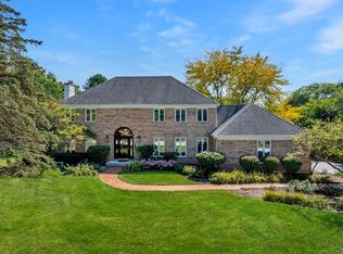 304 Surrey Ln, Lake Forest, IL 60045