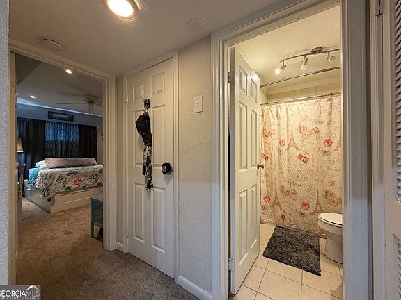 5th image of 250 Little St APT D102