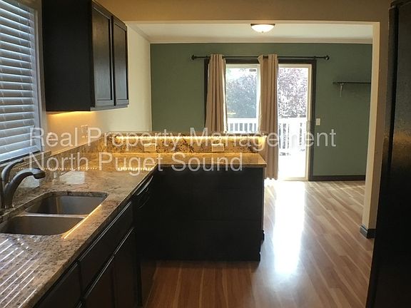 3rd image of 929 Pine Ave