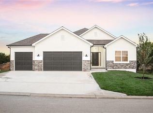22912 S Ridgeview Dr, Peculiar, MO 64078