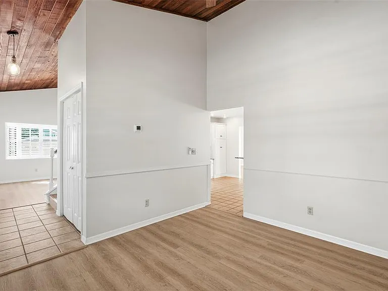 345 Bailey St — Photo 10
