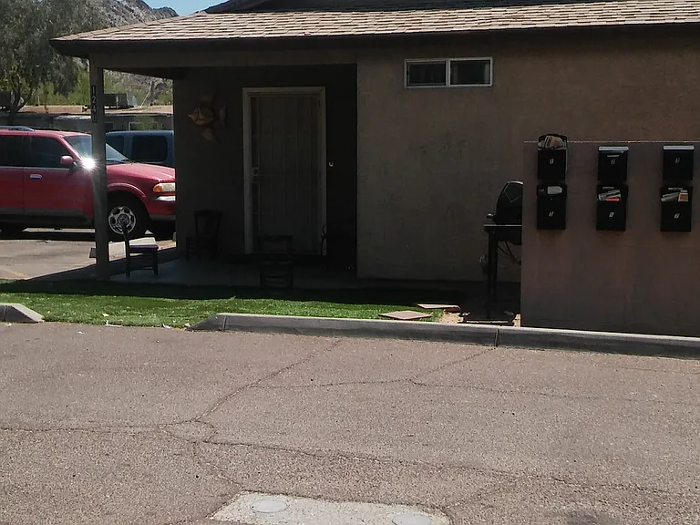 1240 E Mountain View Rd — Photo 7