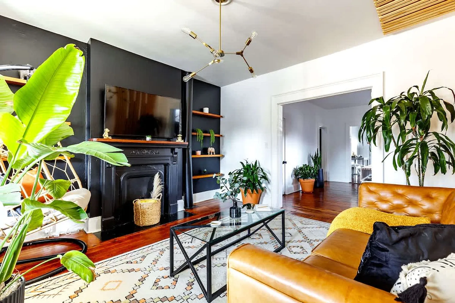 2 bed, 1.0 bath, 1496 sqft, $3,654 — Photo 2