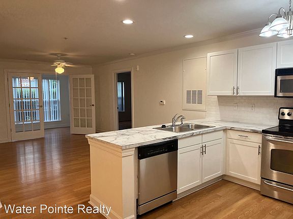 3rd image of 2820 Bloomfield Ln