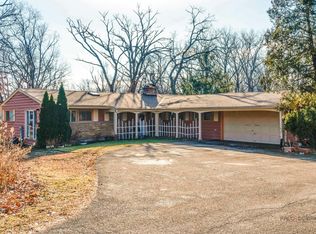 1161 Oak Spring Ln, Libertyville, IL 60048