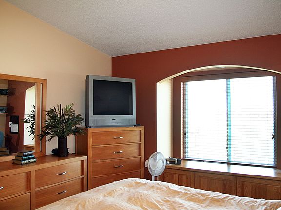 2nd image of 970 Parkway Dr