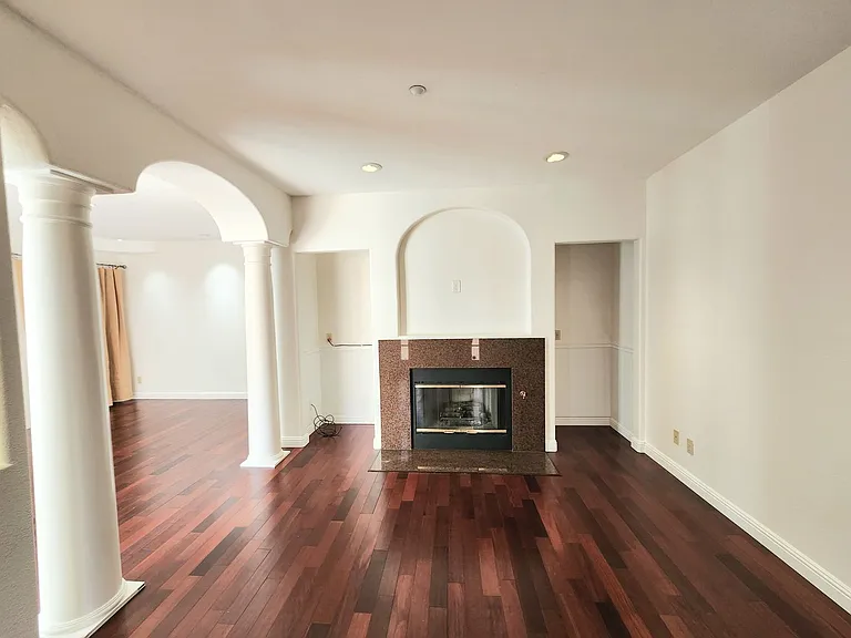 111 E Poplar Ave #105 — Photo 3