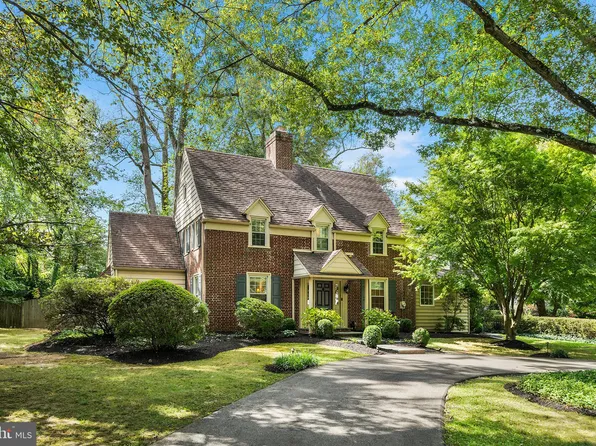 2 Forest Rd, Wayne, PA 19087