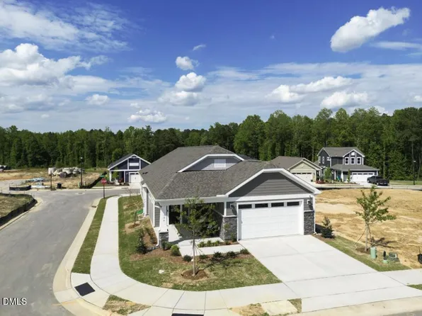 196 Village Walk Dr, Clayton, NC 27527