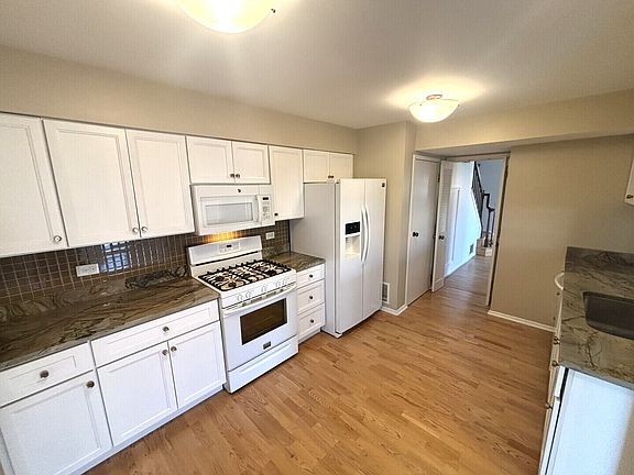 3rd image of 1414 Pebblecreek Dr