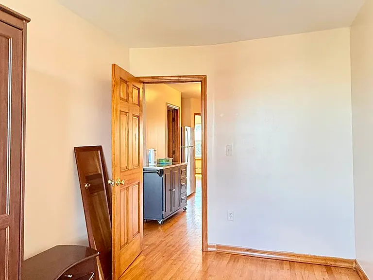 28-20 21st Ave #2 — Photo 4