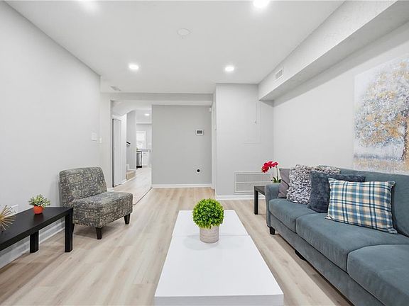 5th image of 733 Spruce St