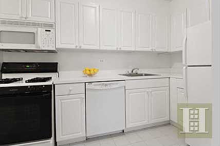 3rd image of 333 E 45th St APT 9C