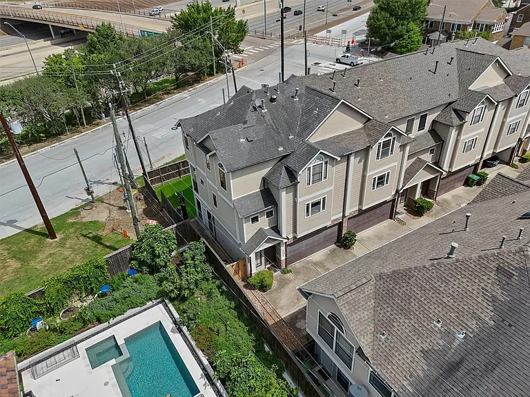 2402 Calumet St #D — Photo 3