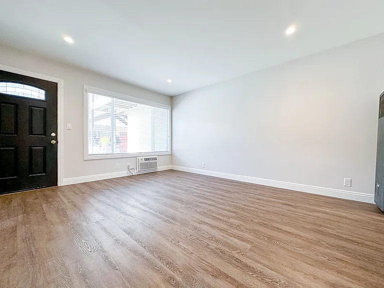 6451 Lexington Ave #U — Photo 8