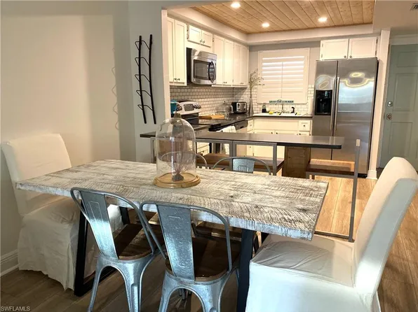 1900 Alamanda Dr APT 107, Naples, FL 34102