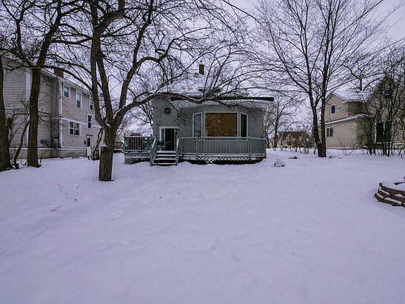 2nd image of 915 Elm St