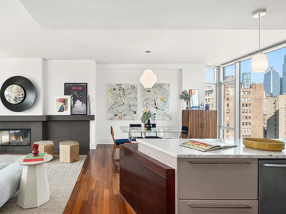 1st image of 165 W 18th St