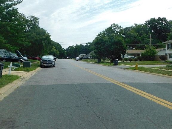 5th image of 908 Barrington Dr
