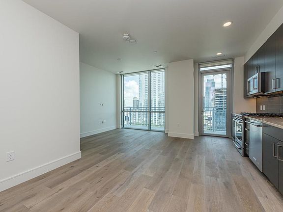 5th image of 222 West Ave #2105