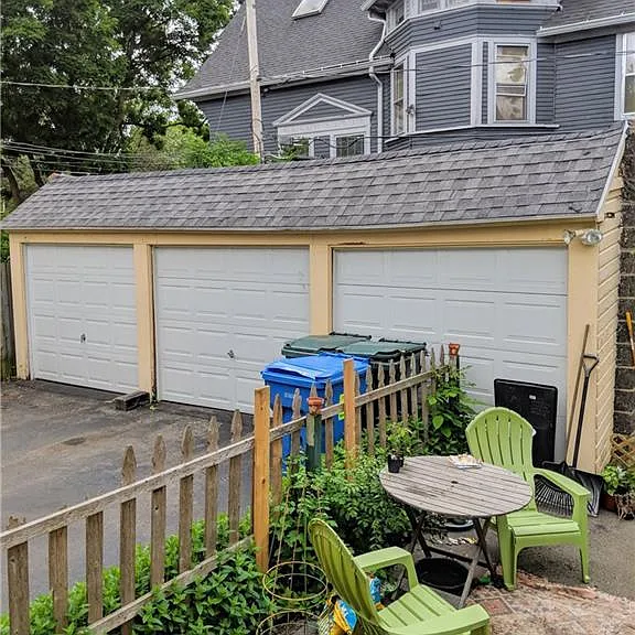 37 1/2 Edmonds St — Photo 2