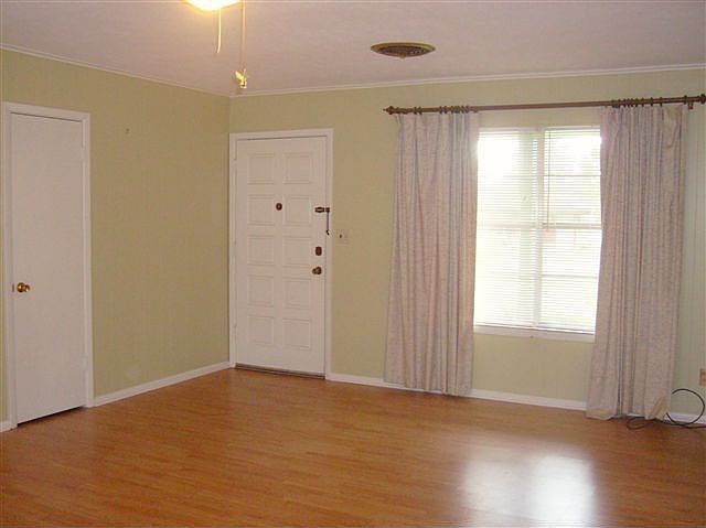 2nd image of 395 Whiteoak Dr