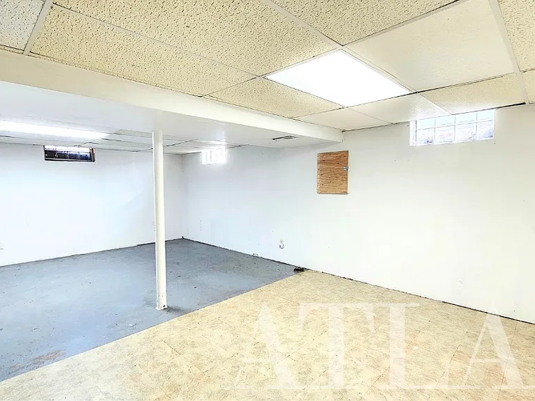 809 Hobart St — Photo 15