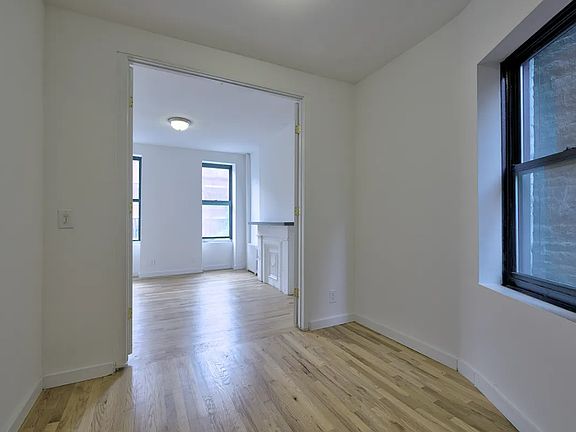 4th image of 411 W 48th St APT 1RE