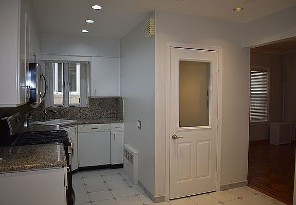 4th image of 1246 72nd St Floor 1