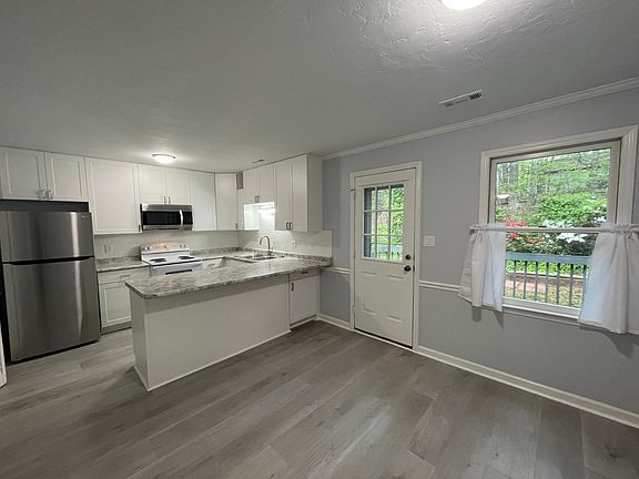 4th image of 709 Branniff Dr