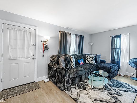 4th image of 12612 Firsby Ave